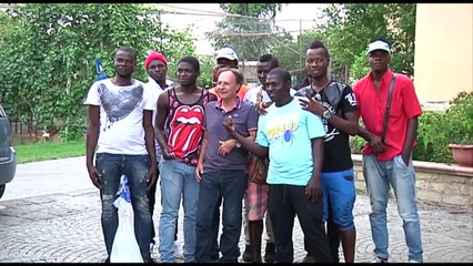 Campania - I migranti di Terzigno accolti a Portici (09.08.15)