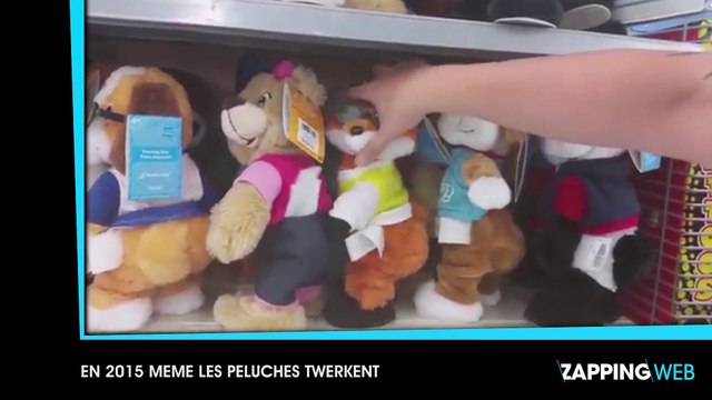 Le mannequin Matt Watts présente l’évolution des maillots de bain pour hommes depuis 100 ans