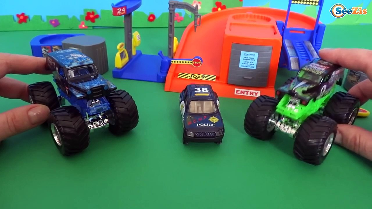 Монстр Трак И Пожарные Машинки! Видео для детей - Пожарная Машина в Городе Машинок - Трактор Павлик