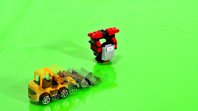 Трансформер - Пожарная машинка. Развивающий Мультфильм для детей - Трактор Павлик