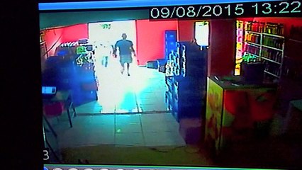 Câmeras de segurança mostra morte de comerciante