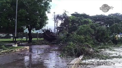 Así se desbordó el río Cabriales en Naguanagua