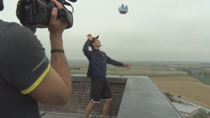 Les volleyeurs du club de Roulers au sommet de la Tour de l'Yser pour faire le buzz