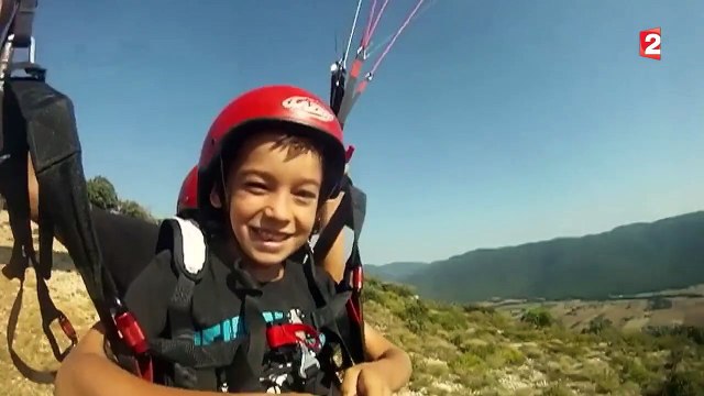 Vacances : le parapente, une activité à sensations fortes