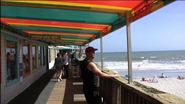 Атака акулы заснята на камеру/SHARK ATTACKS caught on tape