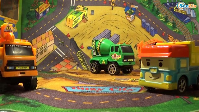 Мультики про Машинки для детей Робокар Кран Экскаватор и Трактор играют в мяч на детской площадке