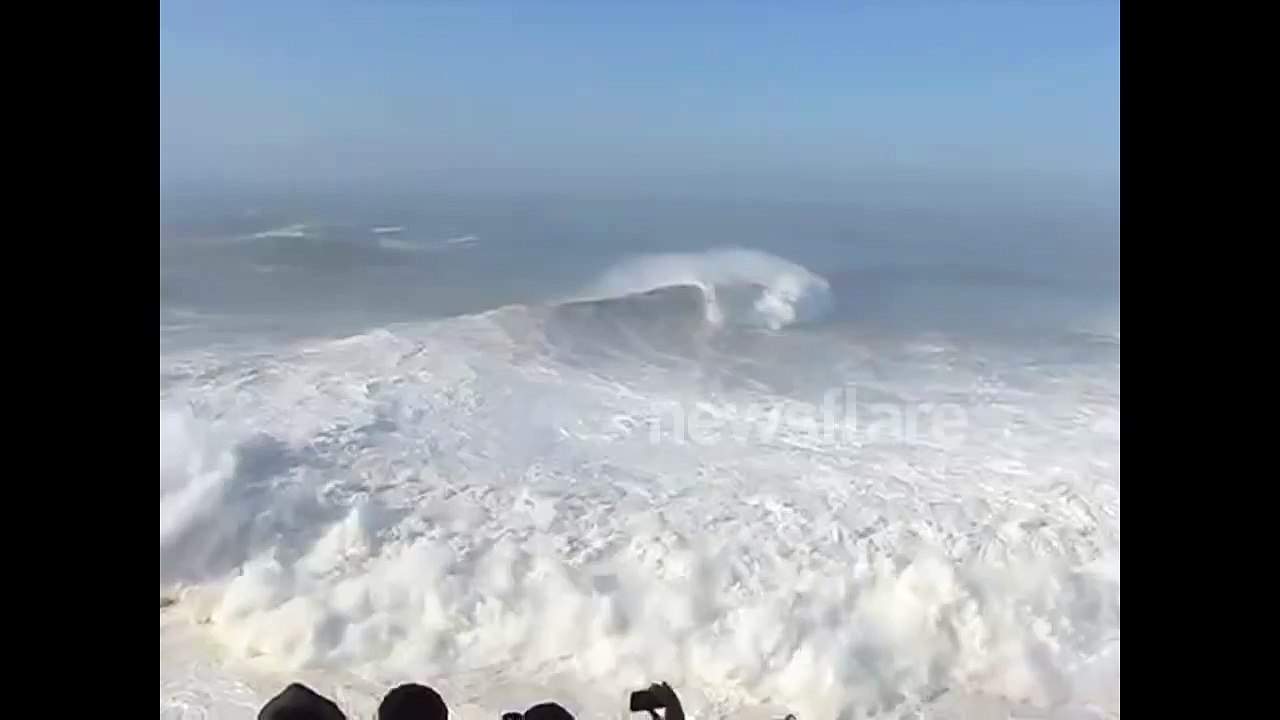 Giants Waves surfing - Nazar Portugal's Monster