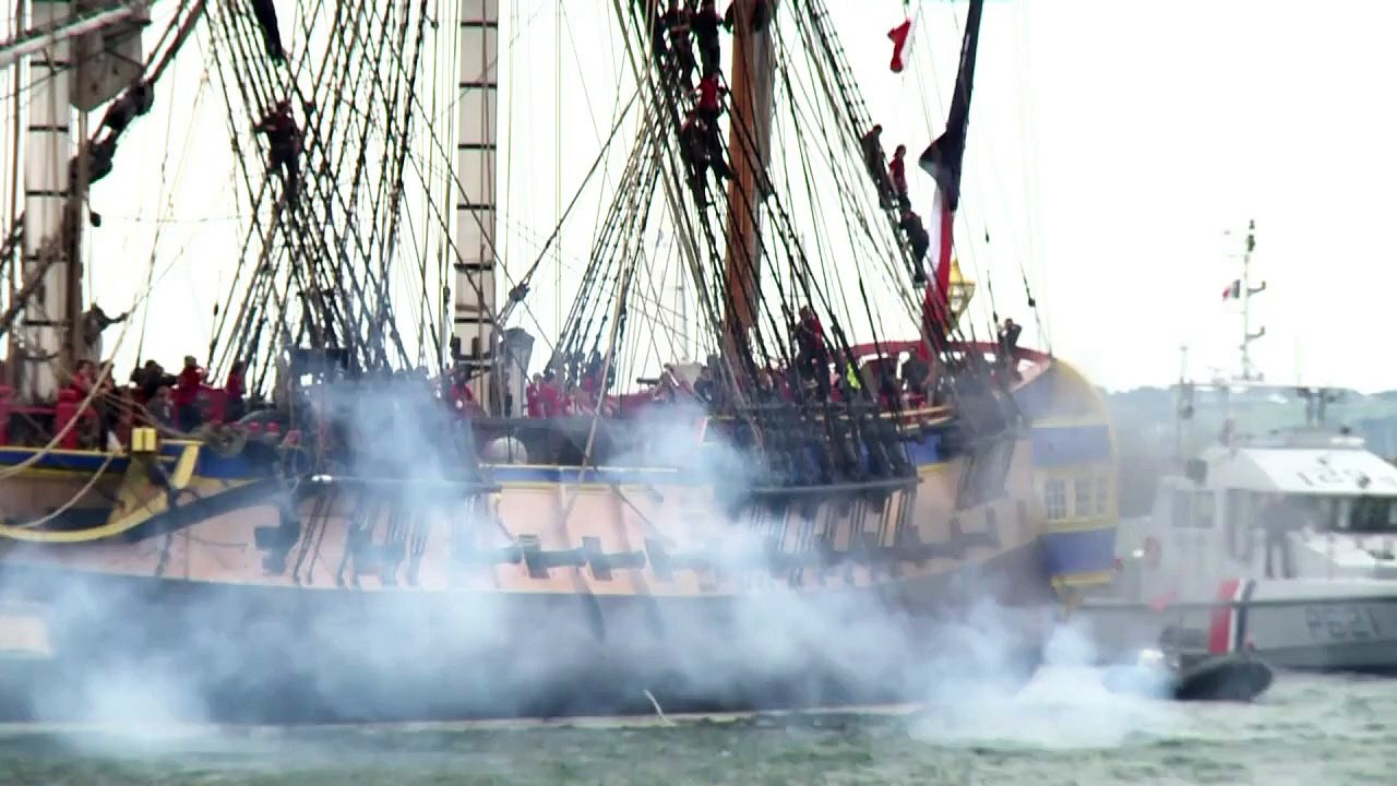 Coups de canons, émotion... l'Hermione est arrivée à Brest