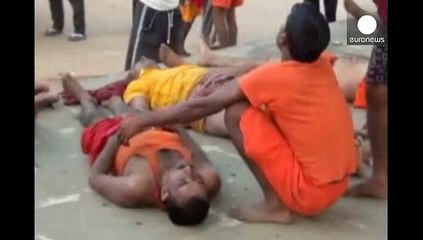 Hindistan'da dini festivalde izdiham can aldı