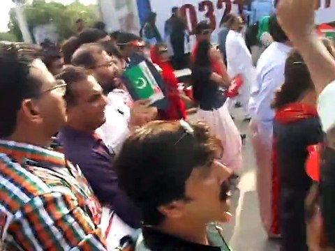 آج مورخہ ١٠ اگست ٢٠١٥ پی ایف یو جے کے صدر جناب افضل بٹ صاحب کی کال پرلانگ مارچ ریلی جو کہ بول ٹی وی کے ورکرز کے ساتھ اظہ