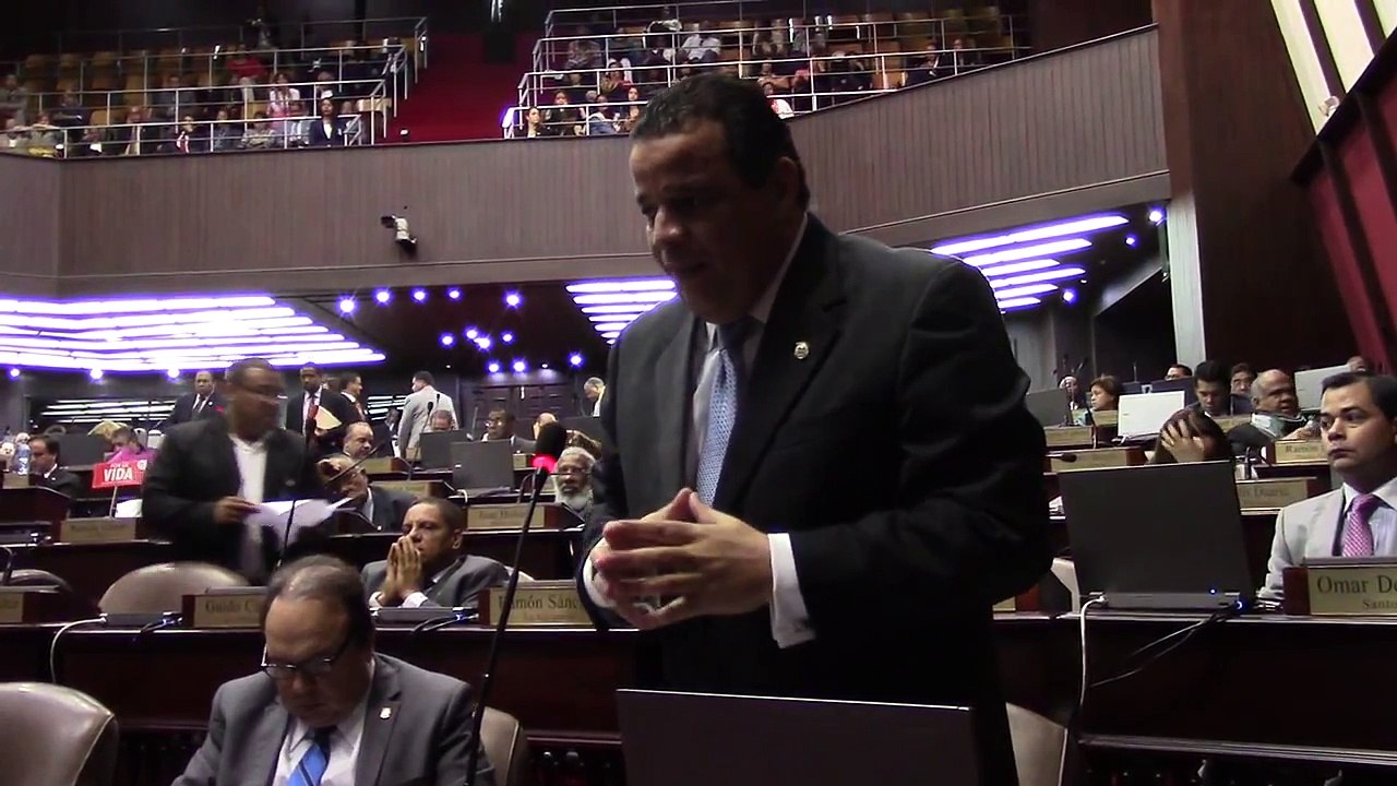 Luisin Jimenez reta a colegas a aceptar violaciones de sus esposas