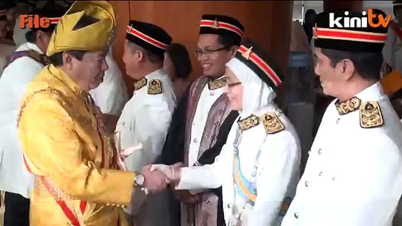 Wan Azizah gets royal snub over MB crisis