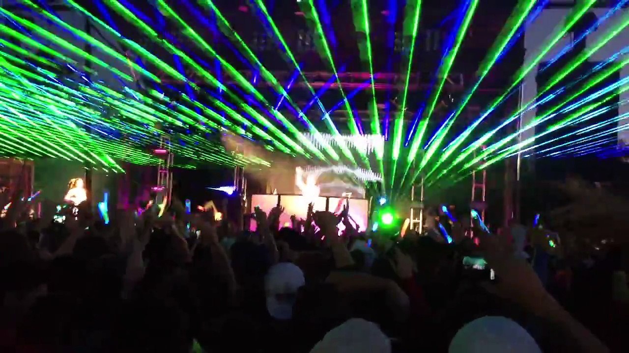 Avicii - Levels (Live) (HD)