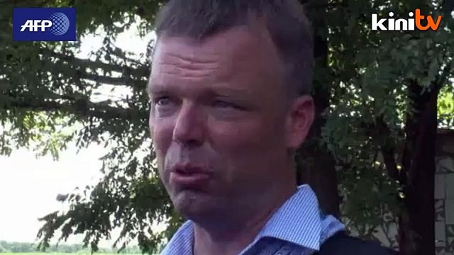 Di sebalik bedilan, banyak lagi mayat mangsa MH17 dijumpai