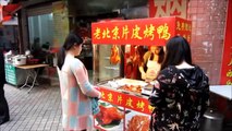 Old Peking Duck & Pancakes _ 老北京片皮烤鸭 - Chinese Street Food.mp4
