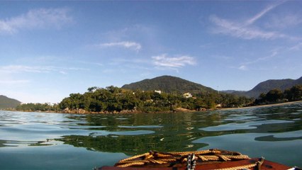 A bordo de uma barco reciclado  em Ubatuba, SP, Brasil