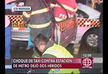 SJM: dos atrapados tras choque de taxi con estación del metro