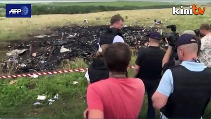 Скачать видео: Kumpulan bersenjata halang pemerhati ke lokasi nahas MH17