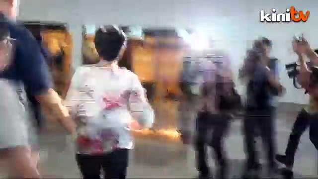 Suasana pilu keluarga menunggu di Anjung Tinjau