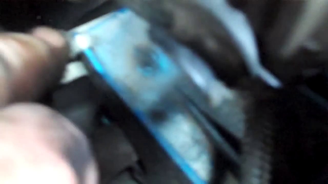 how to change a oil filter on a FORD FOCUS 1,6 TDCI