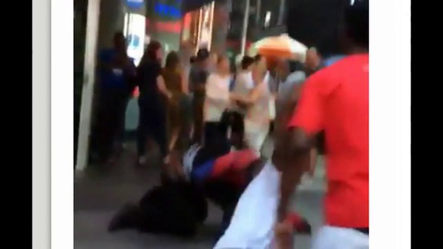 Déguisé en Spider-Man il se bat avec un voleur sur Times Square à New York !