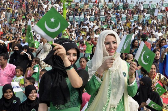 Pakistani Song - Must Watch - Baat To Sari Lagan Ki Ha Ye Matti Apney Wattan Ki He Ye Mitti Rab Ki Nemat Hai - Shafqat Amanat Ali Khan