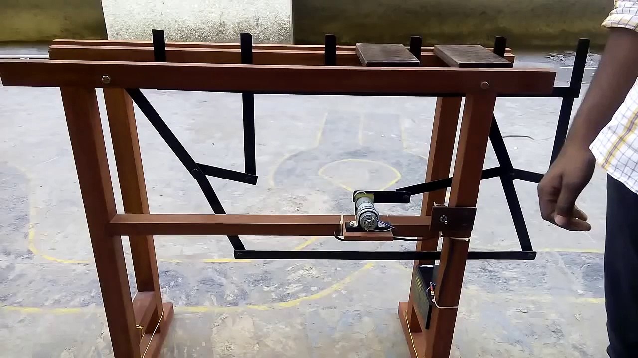 MECHANICAL ENGINEERING FINAL YEAR PROJECT (DIPLOMA) :"CONVEYOR/ SHIFTING BOX MECHANISM