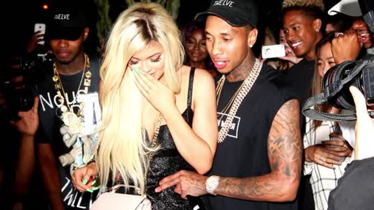Tyga überrascht Kylie Jenner mit einem 236,000 Euro Ferrari