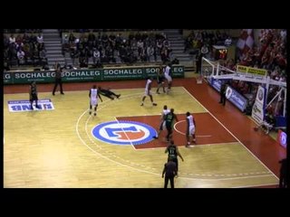 Elan/Asvel : Tir à 3 points de Keselj avec le pied sur la ligne