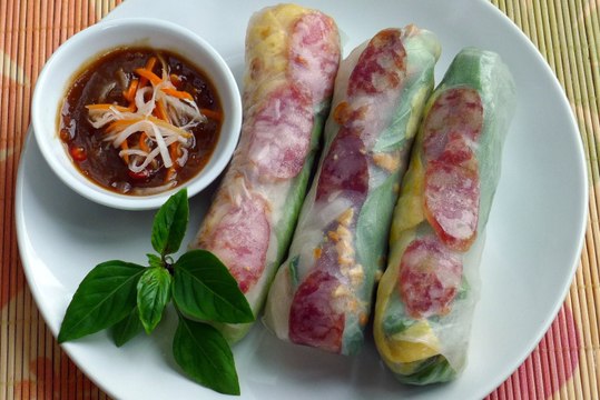 Bò Bía - Summer Rolls with Chinese Sausages, Omelette, Jicama and Dried Shrimps