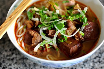 Bún bò giò heo - Beef and pork knuckle noodle soup