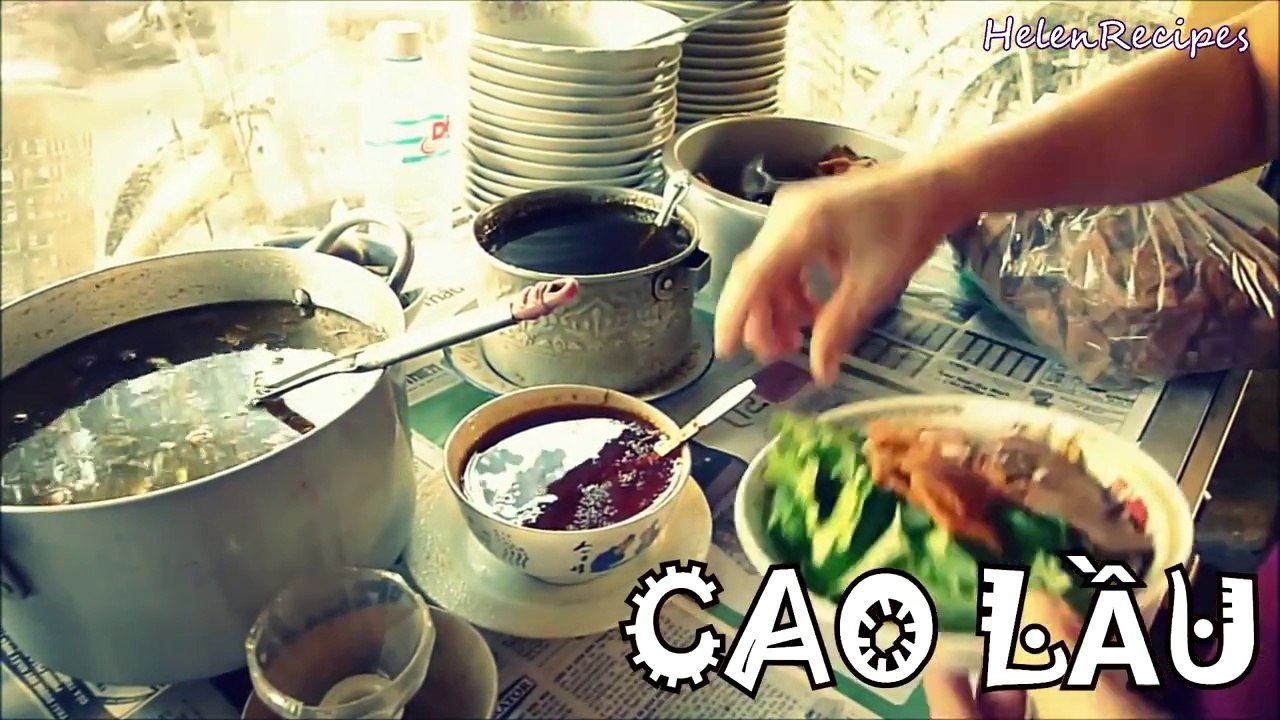 Hoi An Noodle Recipe (Cao Lau) - Brown Noodle with Pork and Greens