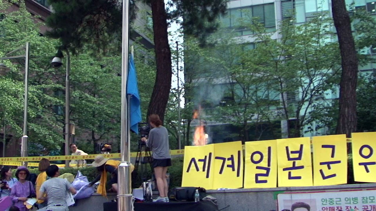 Immolation par le feu devant l'ambassade japonaise à Séoul