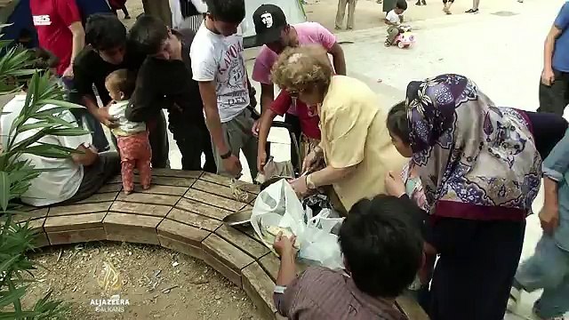 Hiljade migranata svaki dan stižu u Grčku