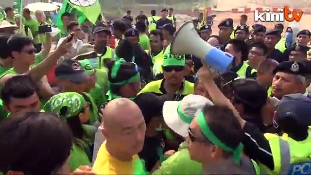 Kekecohan tercetus apabila peserta enggan berganjak