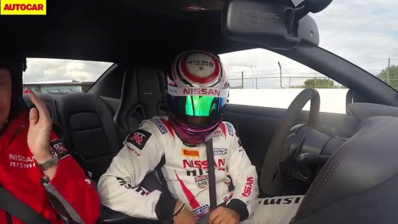 Nissan GT-R Nismo vs Nissan Juke-R 2.0 - Drag Race