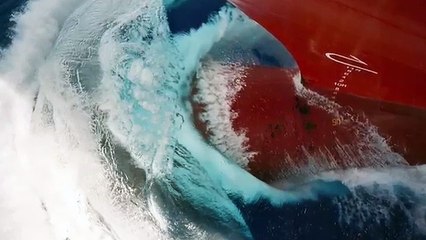 Ships in Storm - Mighty Waves of the Sea!
