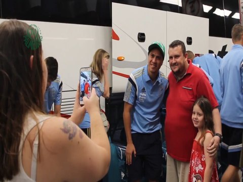 Palmeiras recebe apoio da torcida na chegada a Curitiba