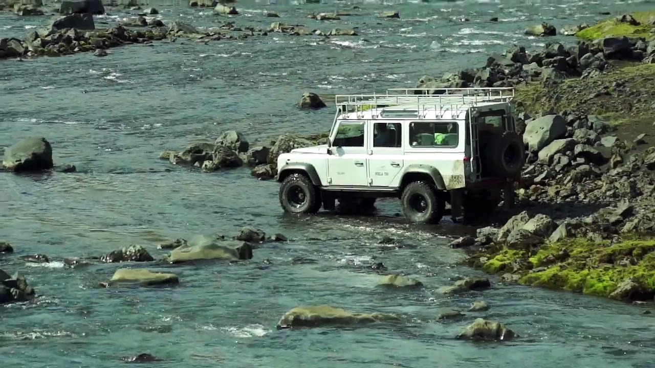 Defender - passage de gué en Islande 08/2015
