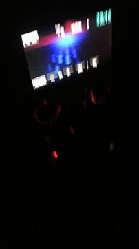 [SCHERZO] Musica a tutto volume mentre dorme in macchina, reazione incredibile! Grande BIG!!