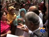 Lady Health Workers protest outside Sindh Assembly-Geo Reports-11 Aug 2015