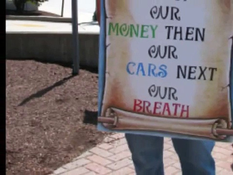 Representative Joe Courtney's office rally for and against Obamacare, August 14, 2009