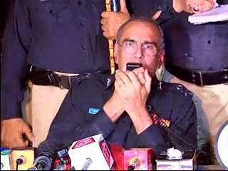 People of Kasur threw Shoes on IG Punjab Mushtaq Sukhera_ Exclusive Video