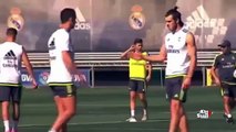 Cristiano Ronaldo y Gareth Bale tienen su propio saludo • Entrenamieto del Real Madrid 2015