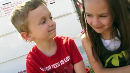 Erste Kuss süße kinder love liebe