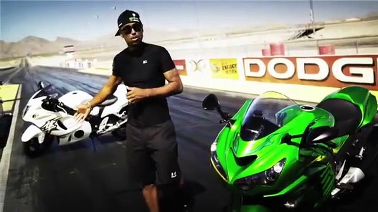 2012 KAWASAKI NINJA® ZX™-14R vs Suzuki Hayabusa