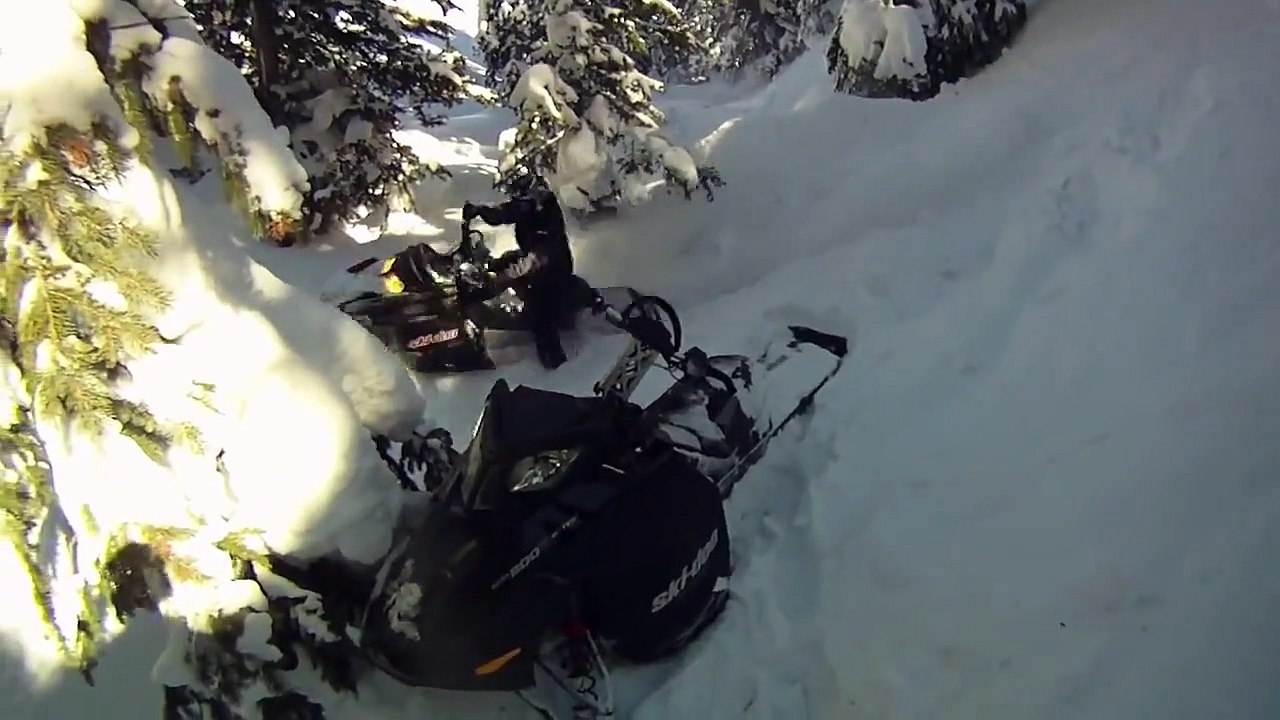 Utah Ski-doo 800 Etec Summit X 154 Cornice Drop / Messing Around GO PRO HERO HD