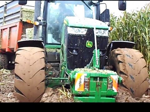 Ensilage trés trés difficile, mais un 7200R tout neuf bien coulé... a helleville dans la manche!