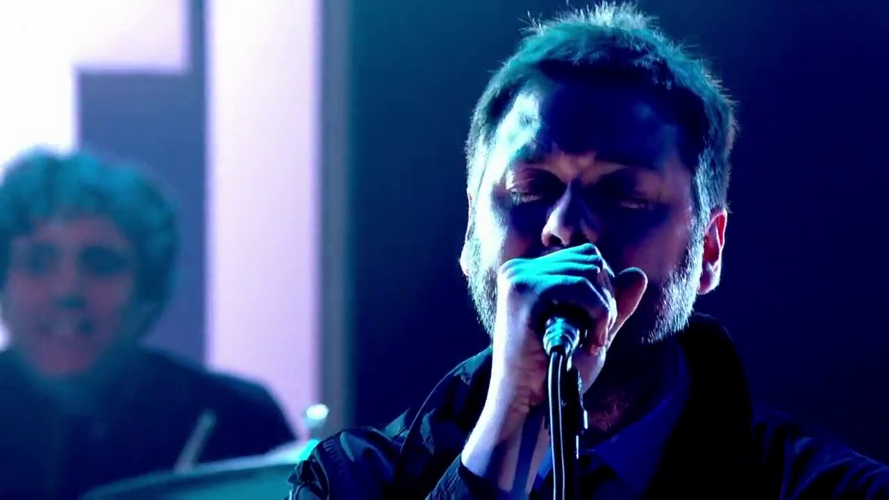 Kasabian - stevie (Live on Jools Holland)