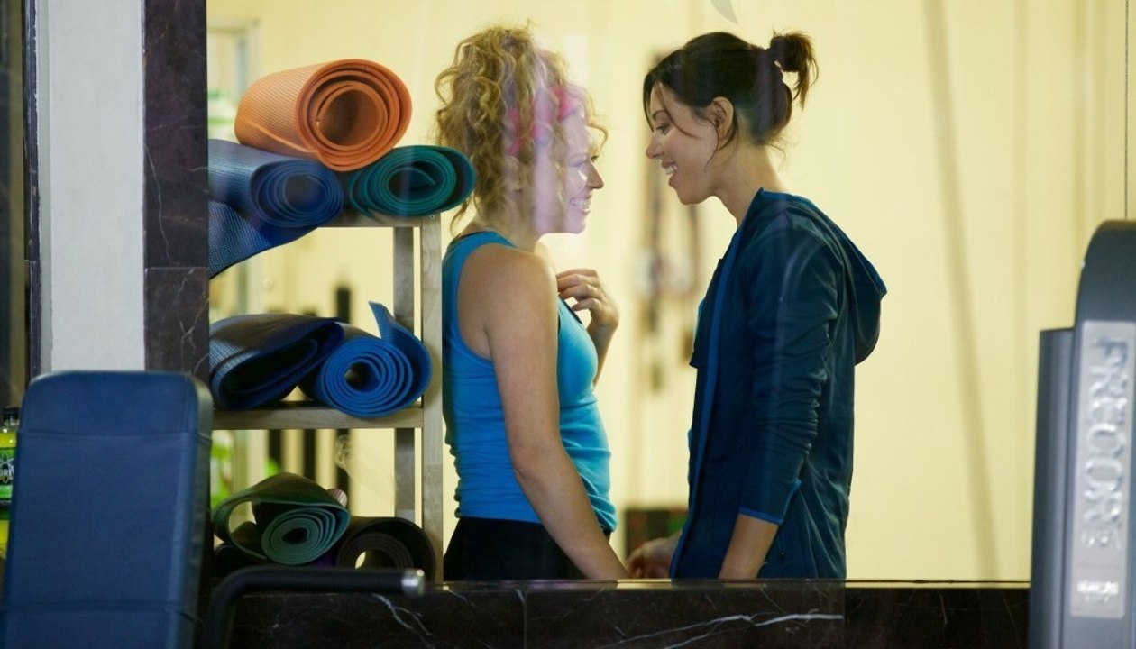 ADDICTED TO FRESNO Movie Trailer #1 - Natasha Lyonne, Aubrey Plaza, Judy Greer [Full HD]